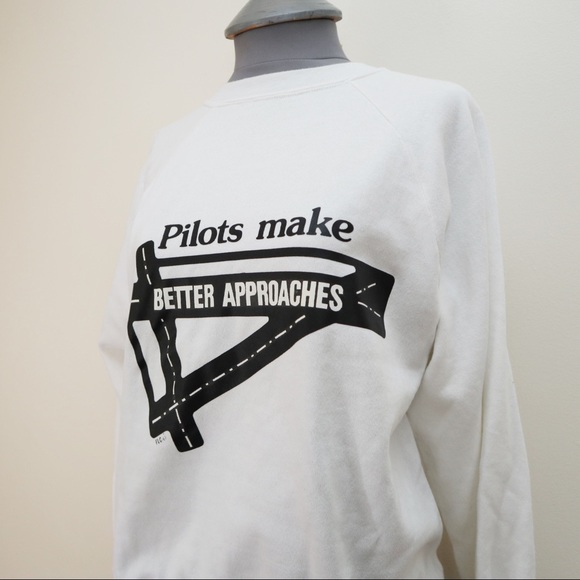 Vintage Deadstock “Pilots Make Better Approaches” Sweatshirt - Picture 2 of 6
